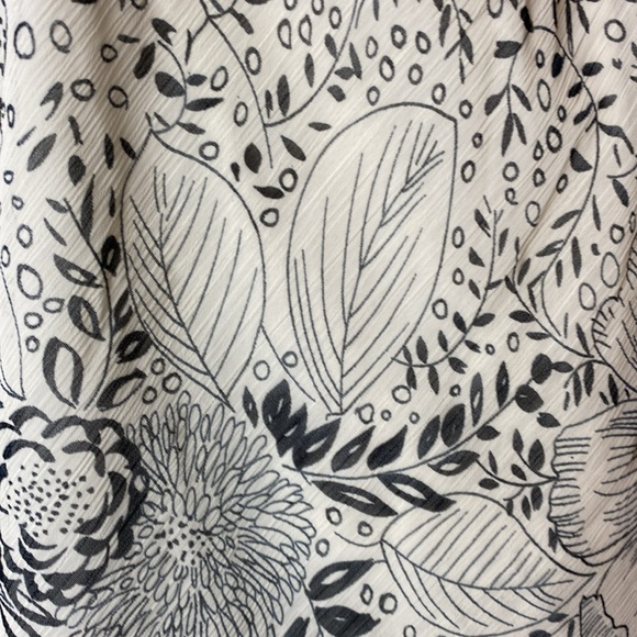 Studio Y Women's twist Top Blouse Floral Cap Sleeve Tie Waist Size L - Picture 5 of 9